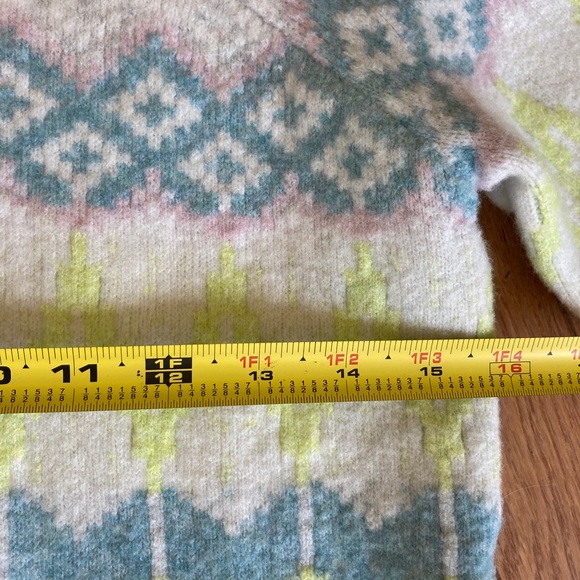 Loft crew neck Sweater white with pink , gray , blue , yellow beautiful pattern - Picture 11 of 13